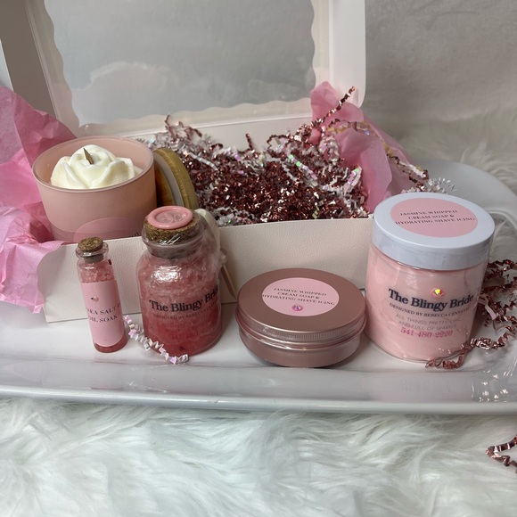 “PAMPER ME” Gift Box Rose Soy Candle, Shaving Balm/Cream Soak,Rose Salt Soak - Picture 7 of 10